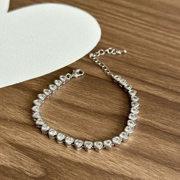 Elegant Silver Heart Bracelet Q141 - Picture 3 of 6